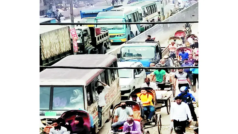 বাবুবাজার সেতু পার হতেই লাগছে তিন ঘণ্টা