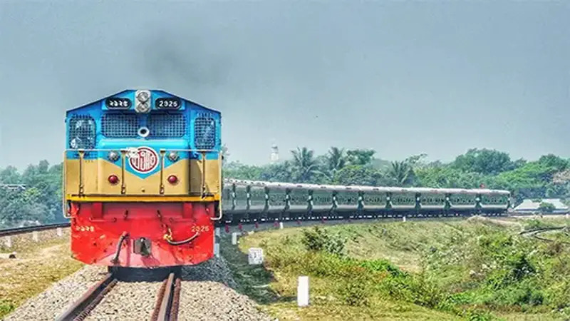 ট্রেনের ভাড়া বাড়ছে বেশি দূরত্বের যাত্রীদের ট্রেনের ভাড়া বাড়ছে বেশি দূরত্বের যাত্রীদের