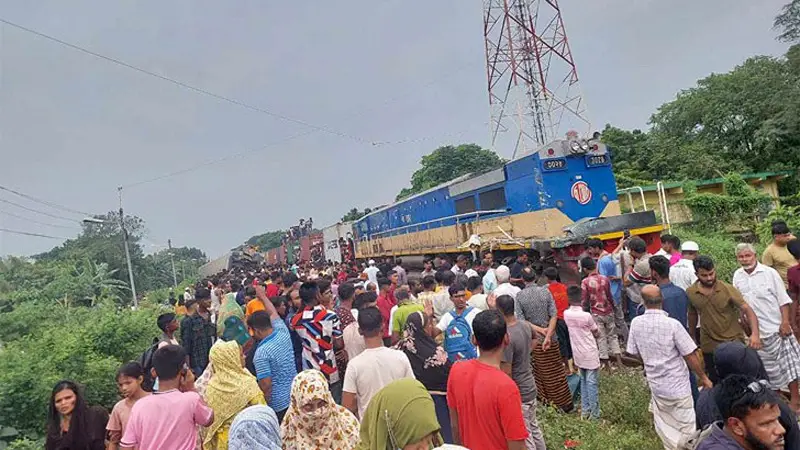 মালবাহী ট্রেনের লোকোমাস্টার-গার্ডসহ তিনজন বরখাস্ত