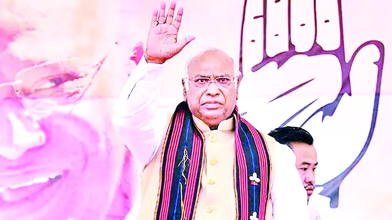 ভারতে ‘ইনডিয়া’ জোটের চেয়ারপারসন হলেন খাড়গে ভারতে ‘ইনডিয়া’ জোটের চেয়ারপারসন হলেন খাড়গে