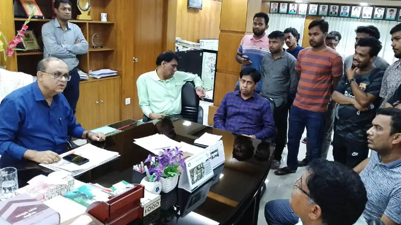 দাবি পাল্টিয়ে এবার ১৩ দফায় ইবি ছাত্রলীগ কর্মীরা দাবি পাল্টিয়ে এবার ১৩ দফায় ইবি ছাত্রলীগ কর্মীরা