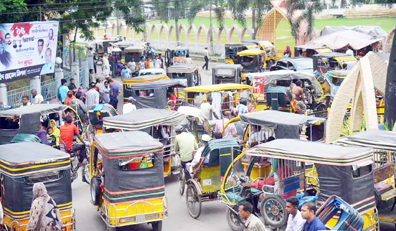 যানজটে নাকাল পৌরবাসী যানজটে নাকাল পৌরবাসী