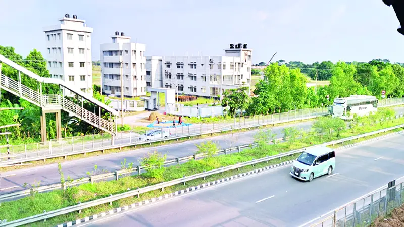 ১২ কোটি টাকার ট্রমা সেন্টার অরক্ষিত ১২ কোটি টাকার ট্রমা সেন্টার অরক্ষিত