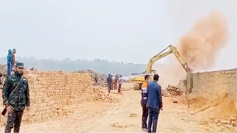 ছয় ইটভাঁটি ধ্বংস, ২৩ লাখ টাকা জরিমানা ছয় ইটভাঁটি ধ্বংস, ২৩ লাখ টাকা জরিমানা