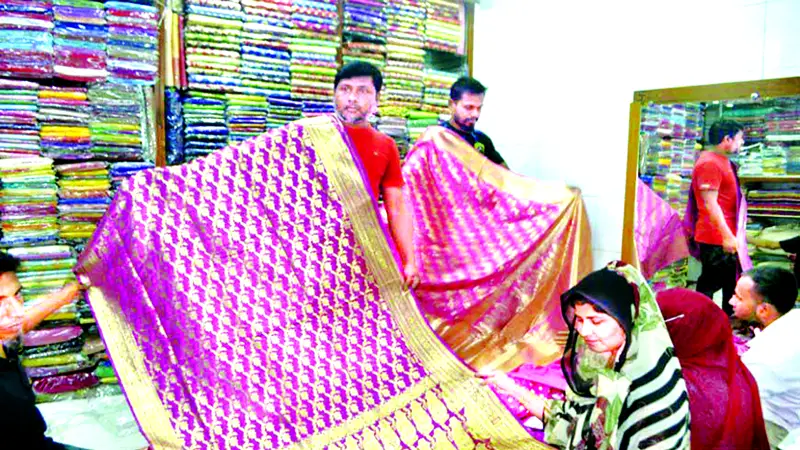 পাবনায় জমজমাট বেচাকেনা পাবনায় জমজমাট বেচাকেনা