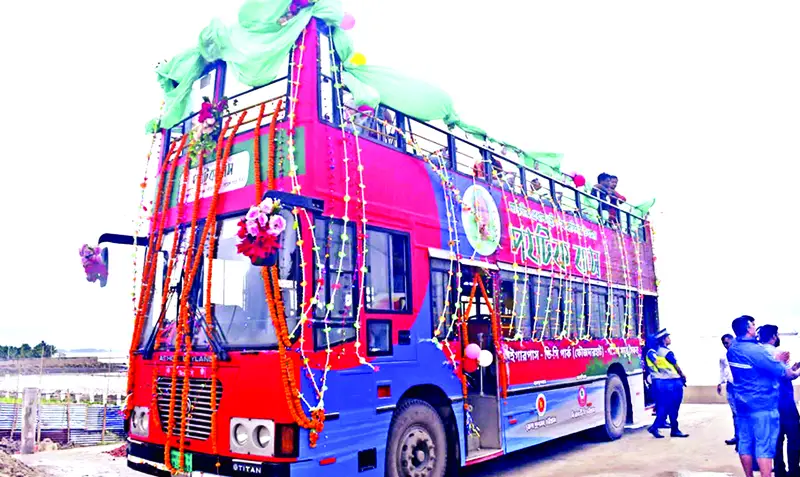 চট্টগ্রামে ছাদখোলা পর্যটক বাসের যাত্রা শুরু চট্টগ্রামে ছাদখোলা পর্যটক বাসের যাত্রা শুরু