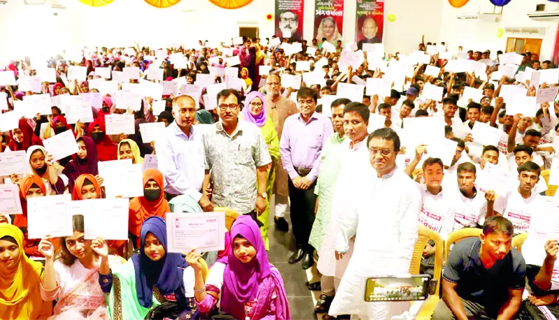 সমৃদ্ধ বাংলাদেশ গড়ার শপথ শিক্ষার্থীদের সমৃদ্ধ বাংলাদেশ গড়ার শপথ শিক্ষার্থীদের