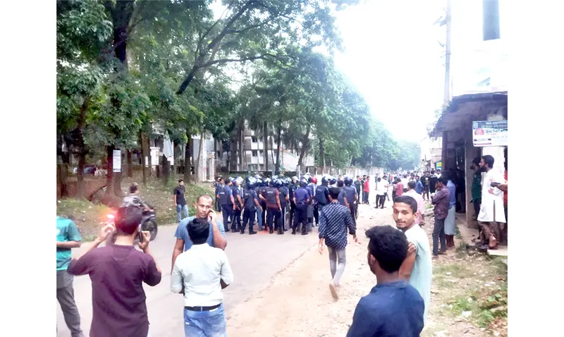 চবি ছাত্রলীগের দু’গ্রুপে সংঘর্ষ, আহত চার চবি ছাত্রলীগের দু’গ্রুপে সংঘর্ষ, আহত চার