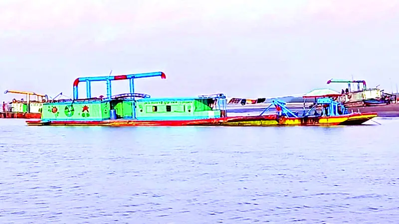 সাগর মোহনায় ড্রেজারের শব্দ দূষণে ইলিশের প্রজনন বাধাগ্রস্ত সাগর মোহনায় ড্রেজারের শব্দ দূষণে ইলিশের প্রজনন বাধাগ্রস্ত