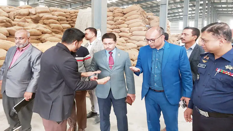 বগুড়ায় বাড়তি ধান মজুত করায় রাইস মিলের জরিমানা বগুড়ায় বাড়তি ধান মজুত করায় রাইস মিলের জরিমানা