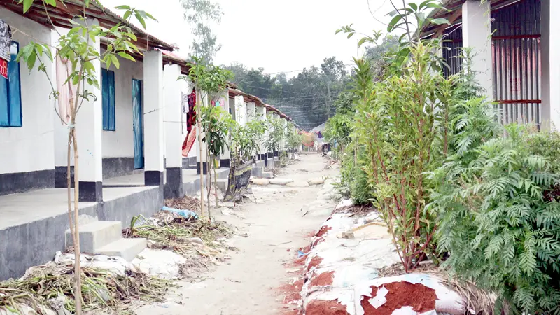 উল্লাপাড়ায় ভূমিহীনদের স্বপ্নের ঠিকানায় সংসার উল্লাপাড়ায় ভূমিহীনদের স্বপ্নের ঠিকানায় সংসার
