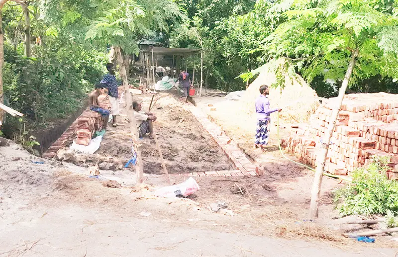 পাউবোর জায়গায় যুবলীগ নেতার ভবন! পাউবোর জায়গায় যুবলীগ নেতার ভবন!