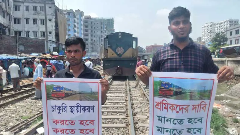 রাজধানীর মালিবাগ রেলগেট এলাকায় অবরোধ