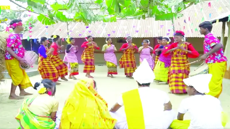 সাঁওতাল সম্প্রদায়ের বিরহ ও বিয়ের গান সাঁওতাল সম্প্রদায়ের বিরহ ও বিয়ের গান