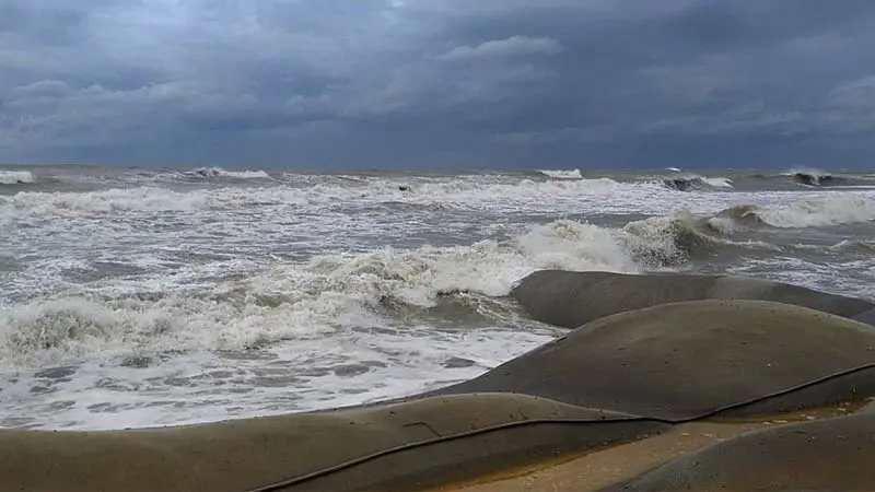 সমুদ্র বন্দরসমূহে ৩ নম্বর সতর্কতা সংকেত