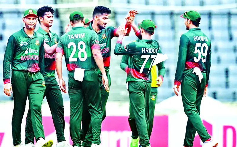 খালেদ ও মেহেদির দুর্দান্ত বোলিং খালেদ ও মেহেদির দুর্দান্ত বোলিং