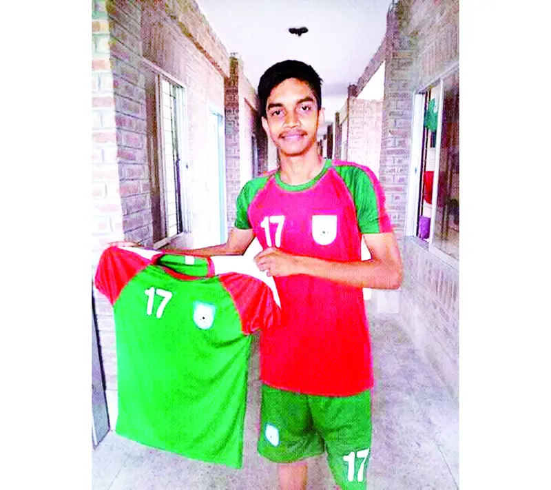 আর্জেন্টিনা যাচ্ছে যশোরের ফুটবলার স্বাধীন আর্জেন্টিনা যাচ্ছে যশোরের ফুটবলার স্বাধীন