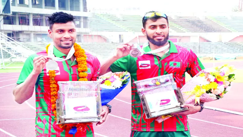 দেশে ফিরলেন পদকজয়ী জহির-মাহফুজুর দেশে ফিরলেন পদকজয়ী জহির-মাহফুজুর
