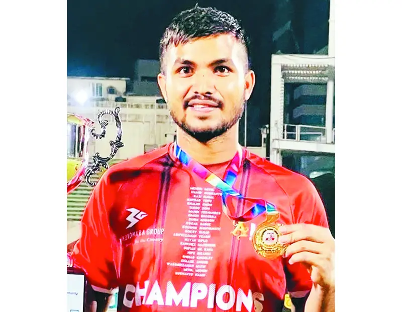 মদবহন- বসুন্ধরার পাঁচ ফুটবলার নিষিদ্ধ মদবহন- বসুন্ধরার পাঁচ ফুটবলার নিষিদ্ধ