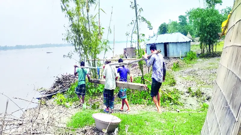 ভাঙন প্লাবন ঝড় ॥ তবু বাঁধি ঘর ভাঙন প্লাবন ঝড় ॥ তবু বাঁধি ঘর