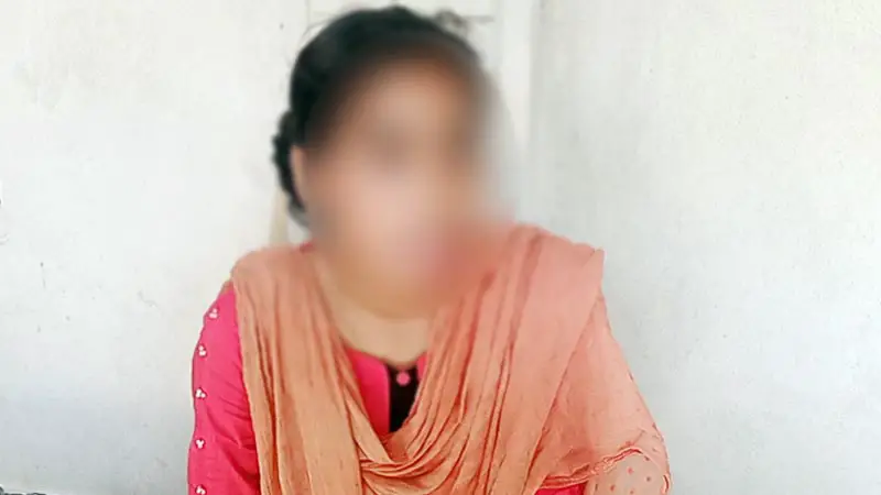 বিয়ের দাবিতে স্কুলছাত্রীর অনশন, আত্মহত্যার হুমকি বিয়ের দাবিতে স্কুলছাত্রীর অনশন, আত্মহত্যার হুমকি