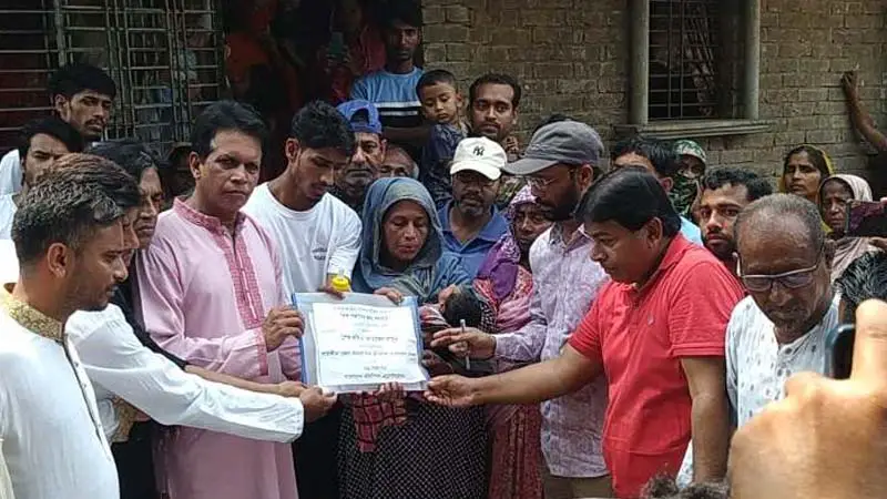 সাফজয়ী ফুটবলার রাজিয়ার মৃত্যু: শিশু সন্তান পেলো অনুদান সাফজয়ী ফুটবলার রাজিয়ার মৃত্যু: শিশু সন্তান পেলো অনুদান