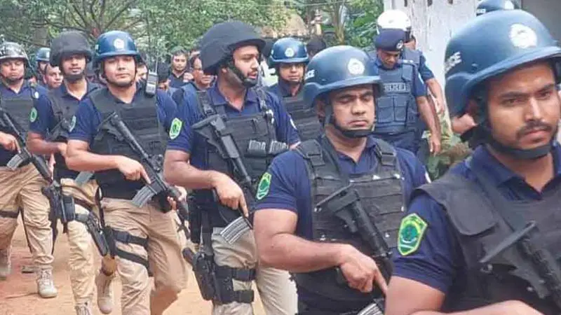 কুলাউড়ায় জঙ্গি আস্তনায় অভিযান, আটক ১০ কুলাউড়ায় জঙ্গি আস্তনায় অভিযান, আটক ১০
