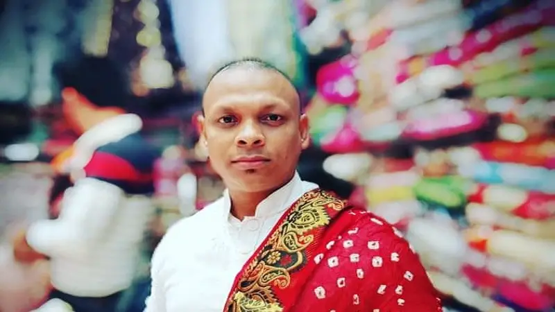 কাপড়ের ব্যবসার আড়ালে সুমন সূত্রধরের টার্গেট মুসলিম প্রবাসীদের স্ত্রীরা কাপড়ের ব্যবসার আড়ালে সুমন সূত্রধরের টার্গেট মুসলিম প্রবাসীদের স্ত্রীরা