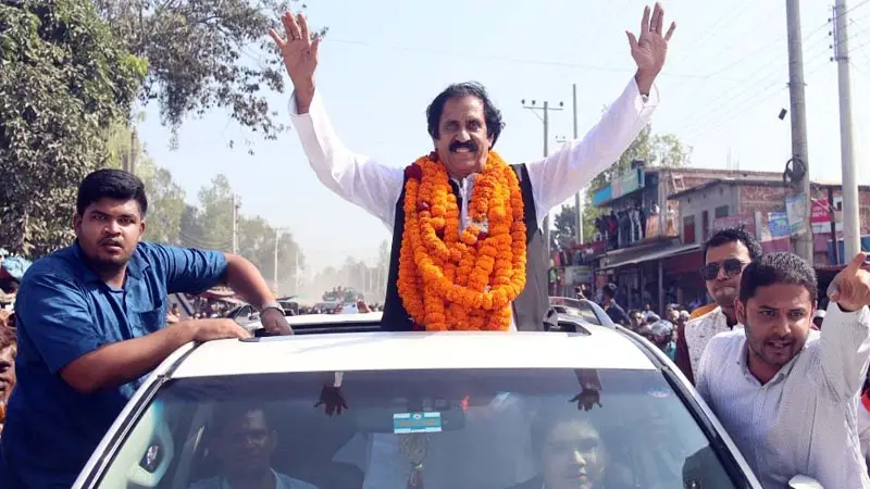 মনোনয়নের পর বীরের বেশে শেরপুরে ফিরলেন হুইপ আতিক মনোনয়নের পর বীরের বেশে শেরপুরে ফিরলেন হুইপ আতিক