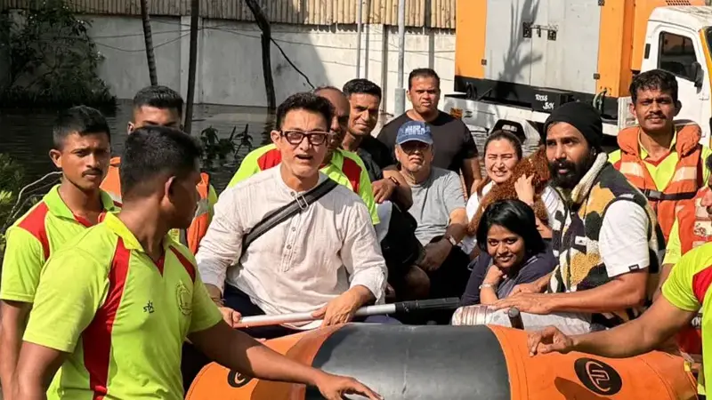 চেন্নাইতে বন্যার কবলে আমির খান চেন্নাইতে বন্যার কবলে আমির খান
