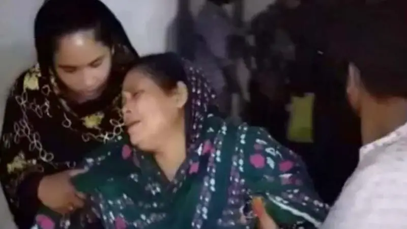 সেলফি তুলতে গিয়ে মোটরসাইকেল দুর্ঘটনায় প্রাণ হারাল ২ কলেজছাত্র সেলফি তুলতে গিয়ে মোটরসাইকেল দুর্ঘটনায় প্রাণ হারাল ২ কলেজছাত্র