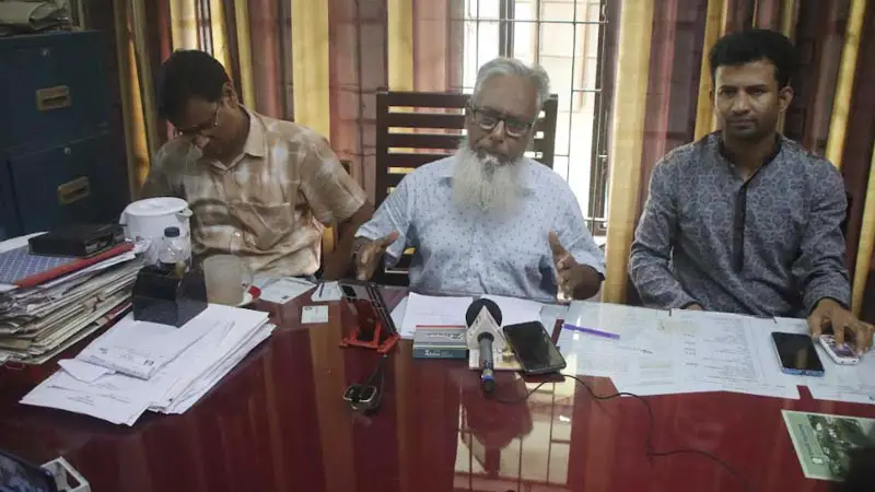 ‘হামলায় নেতৃত্ব দানকারী নেতাই পোষ্য কোটায় ভর্তি’ ‘হামলায় নেতৃত্ব দানকারী নেতাই পোষ্য কোটায় ভর্তি’