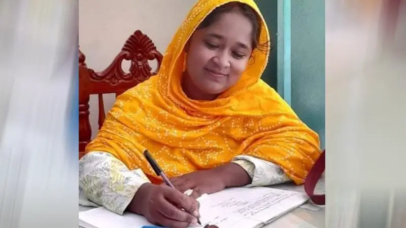 মটর সাইকেলের পেছন থেকে পড়ে এটিওর মৃত্যু মটর সাইকেলের পেছন থেকে পড়ে এটিওর মৃত্যু