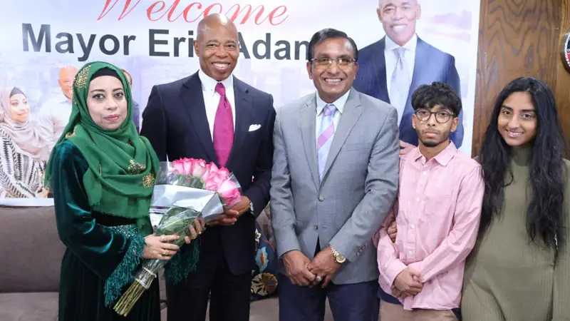 নিউইয়র্কে বাংলাদেশি কমিউনিটির সঙ্গে মেয়র এরিকের মতবিনিময় নিউইয়র্কে বাংলাদেশি কমিউনিটির সঙ্গে মেয়র এরিকের মতবিনিময়