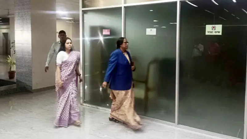 তফসিল ঘোষণার আগে সিইসিসহ কমিশনাররা বৈঠকে তফসিল ঘোষণার আগে সিইসিসহ কমিশনাররা বৈঠকে