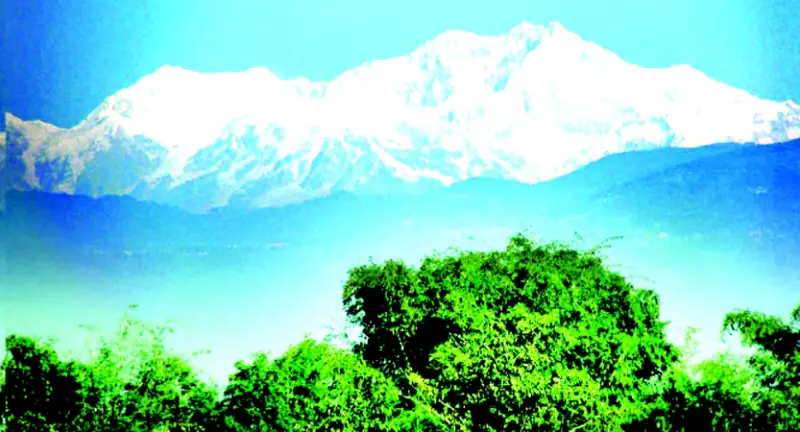 তেঁতুলিয়ায় এবার আগেভাগেই দেখা মিলল কাঞ্চনজঙ্ঘার তেঁতুলিয়ায় এবার আগেভাগেই দেখা মিলল কাঞ্চনজঙ্ঘার