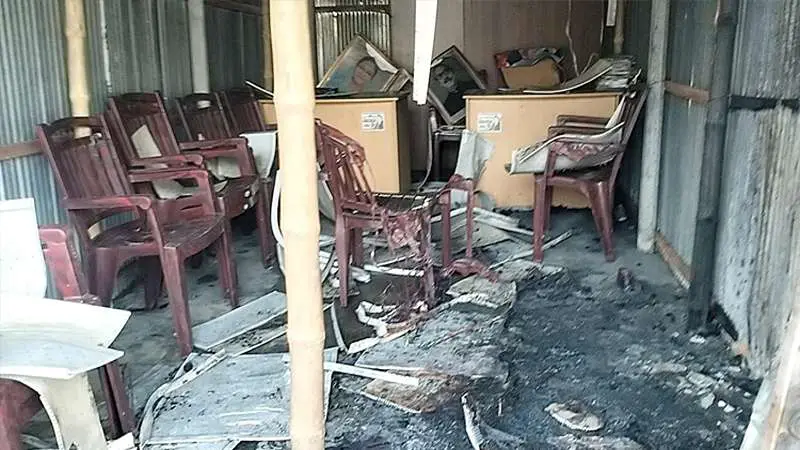 আ.লীগ কার্যালয়ে আগুন