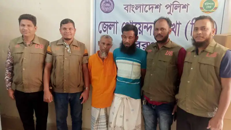 জমির লোভে ভাড়াটে খুনি দিয়ে খালাকে হত্যা জমির লোভে ভাড়াটে খুনি দিয়ে খালাকে হত্যা