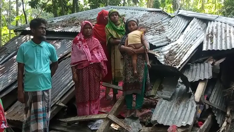 ক্যান্সার আক্রান্ত জেলে ছিদ্দিকের শেষ সম্বলটুকুও কেড়ে নিলো মিধিলি ক্যান্সার আক্রান্ত জেলে ছিদ্দিকের শেষ সম্বলটুকুও কেড়ে নিলো মিধিলি