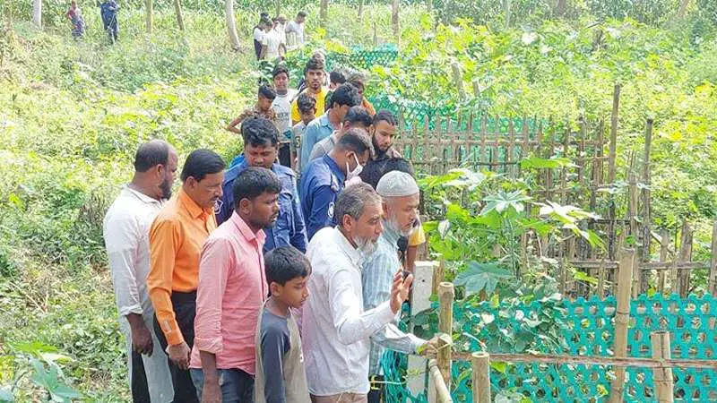 একরাতে কবরস্থান থেকে ১৮ কঙ্কাল চুরি