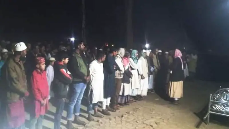 টাকা ভাগাভাগির দ্বন্দ্ব অবশেষে ৭২ ঘণ্টা পর মরদেহ দাফন টাকা ভাগাভাগির দ্বন্দ্ব অবশেষে ৭২ ঘণ্টা পর মরদেহ দাফন