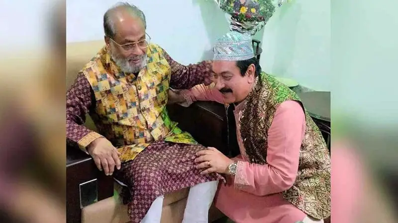 জি এম কাদেরের পা ছুঁয়ে সালাম করলেন রাঙ্গা জি এম কাদেরের পা ছুঁয়ে সালাম করলেন রাঙ্গা