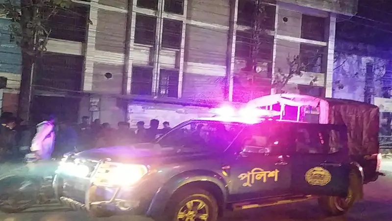 বেতন পেয়ে বন্ধুদের নিয়ে খাওয়া হলো না আলভীর, ট্রাকচাপায় গেল প্রাণ বেতন পেয়ে বন্ধুদের নিয়ে খাওয়া হলো না আলভীর, ট্রাকচাপায় গেল প্রাণ