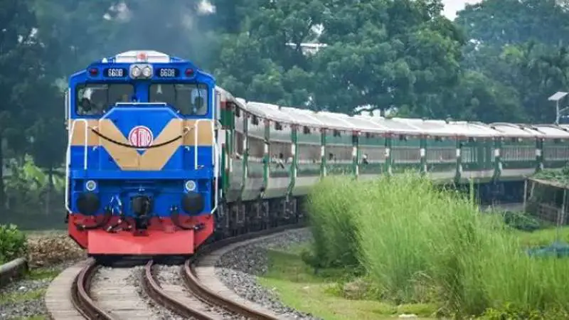 ‘কক্সবাজার এক্সপ্রেস’ থামবে শুধু চট্টগ্রামে ‘কক্সবাজার এক্সপ্রেস’ থামবে শুধু চট্টগ্রামে