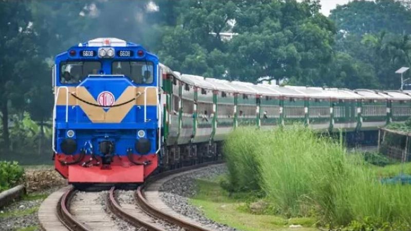 মহাখালীতে ট্রেনের ধাক্কায় ৩ শিশুর মৃত্যু মহাখালীতে ট্রেনের ধাক্কায় ৩ শিশুর মৃত্যু