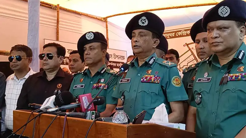 শোক দিবসে নিশ্ছিদ্র নিরাপত্তা ব্যবস্থা নেওয়া হয়েছে: ডিএমপি কমিশনার শোক দিবসে নিশ্ছিদ্র নিরাপত্তা ব্যবস্থা নেওয়া হয়েছে: ডিএমপি কমিশনার