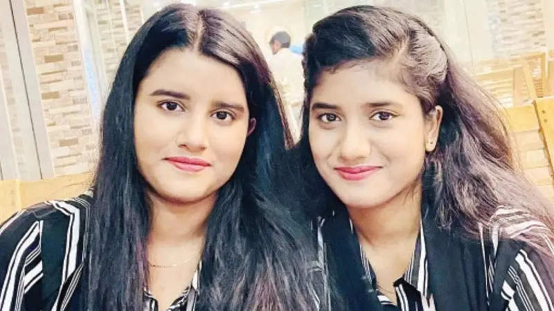 জিপিএ ৫: যমজ বোনের জয়োল্লাস জিপিএ ৫: যমজ বোনের জয়োল্লাস