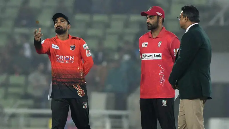 টস হেরে ব্যাটিংয়ে কুমিল্লা টস হেরে ব্যাটিংয়ে কুমিল্লা