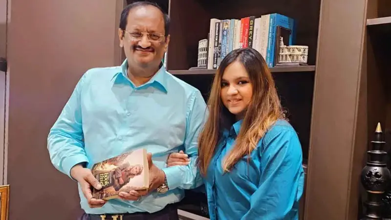 ফের তোপের মুখে বইমেলা ছাড়লেন মুশতাক-তিশা ফের তোপের মুখে বইমেলা ছাড়লেন মুশতাক-তিশা