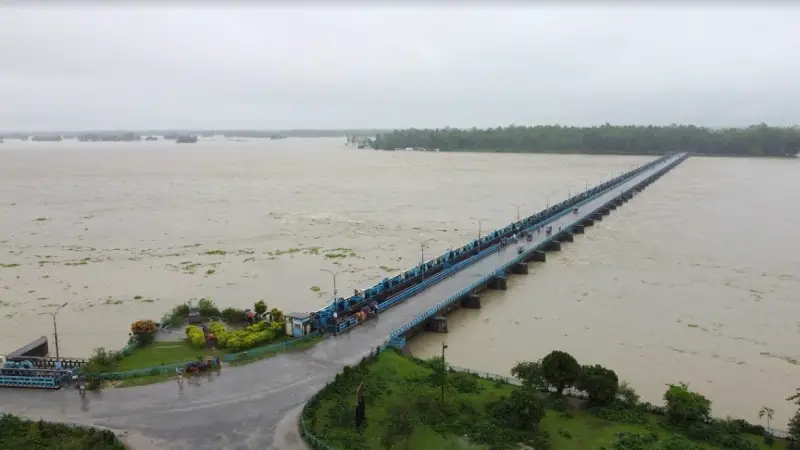 উজান থেকে তিস্তায় হড়পা বান ধেয়ে আসছে বাংলাদেশে উজান থেকে তিস্তায় হড়পা বান ধেয়ে আসছে বাংলাদেশে